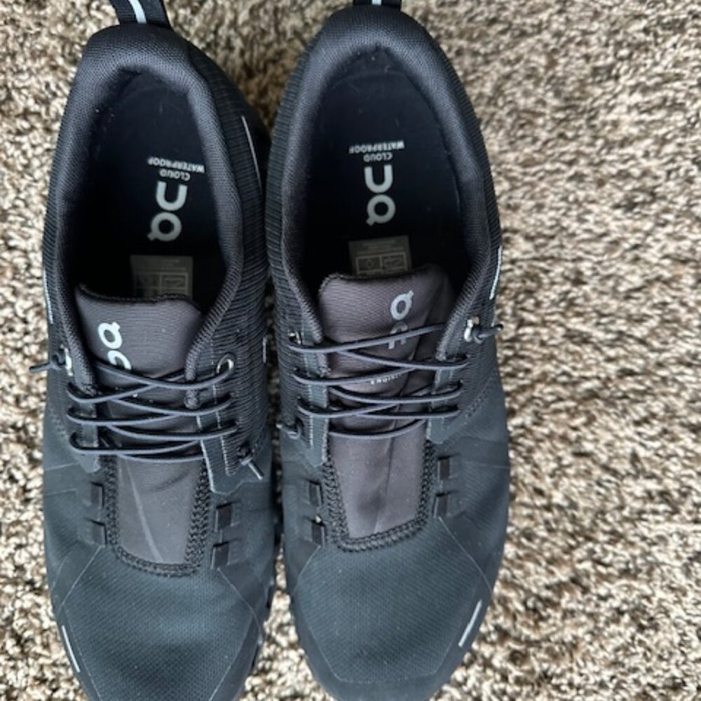 Women's On Running Cloud Black Cloud OC Sneakers (USED ONCE) size 9.5 WaterProof